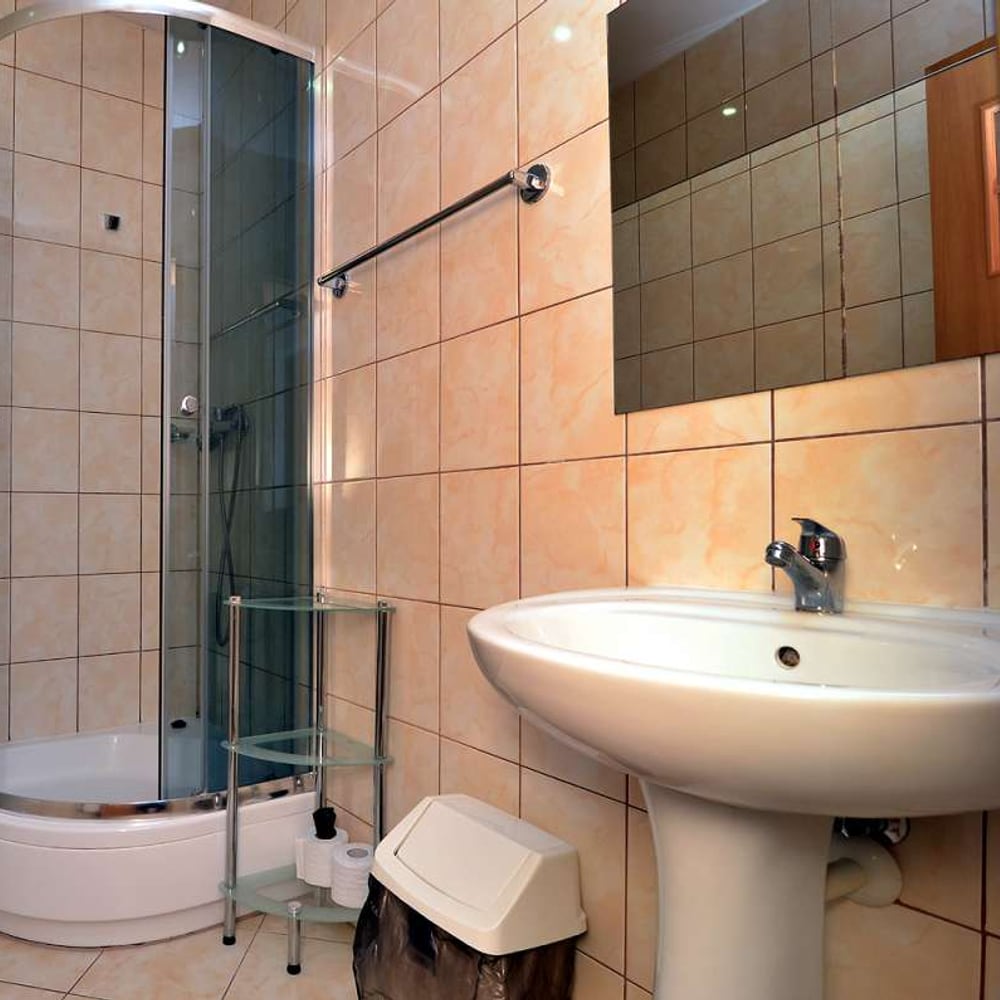 Room bathroom at Polonia Rewal